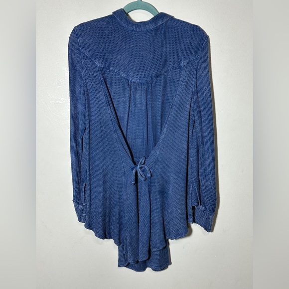 Free People One of the Guys Oversize Waffle Button Down Tunic Top size Medium - Picture 5 of 9